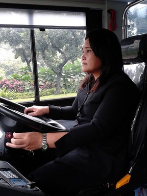 Ini Cerita Lauren, Pramudi Perempuan Bus City Tour Jakarta