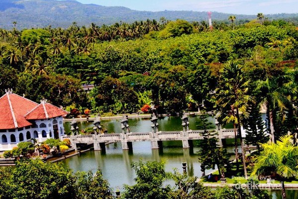 Taman Ujung Soekasada Istana Air Super Cantik Di Bali