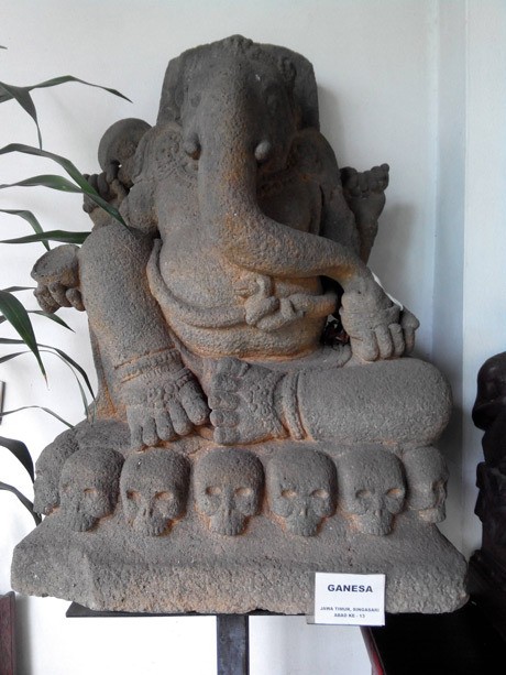 Pria Ini Memiliki Lebih Dari 4000 Koleksi Benda Bersejarah di Museum Pribadinya