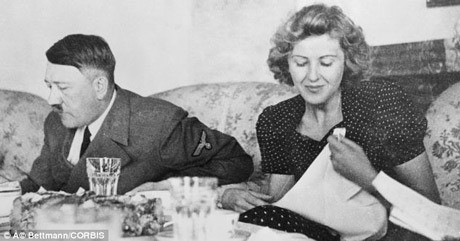 Lukisan Wanita Kekasih Hitler Dilelang Rp 117 Juta