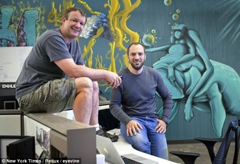 Setelah WhatsApp resmi terjual, Koum yang kini berusia 38 tahun juga masuk sebagai dewan pimpinan Facebook. (kredit foto: dailymail)