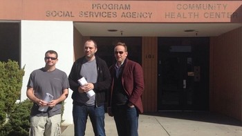 Brian Acton dan Jan Koum setelah menandatangani kesepakatan penjualan bersejarah bagi WtatsApp. (kredit foto: Jan Koum)