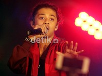 Suasana haru tercipta ketika Bastian mengumumkan keluar dari Coboy Junior.