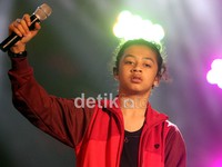 Dengan berat hati malam ini kami harus mengumumkan bahwa saya harus mengundurkan diri dari Coboy Junior, kata Bastian.