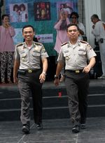 Polisi Kembar Ikuti Kontes Orang kembar