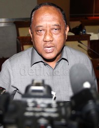     Kepala Badan Intelijen Negara (BIN), Letjen TNI (Purn) Marciano Norman hadir dalam raker tersebut.