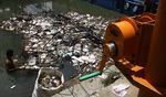 Menjaring Sampah di Kali Jalan Rasuna Said
