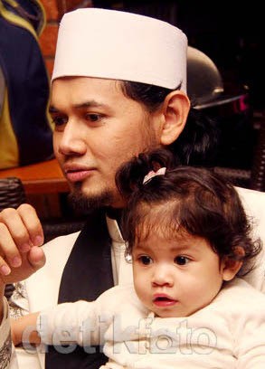 Merasa Diperas Ustad Guntur Bumi, Pasien Ini Ngaku Jual Perhiasan