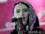 Marshanda Rilis Single dan Hijab