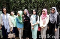 Tak hanya Ben, sahabat-sahabat Marshanda juga ikut mendukung Marshanda launching 'Marsha Hijab'. Akew/detikHOT.