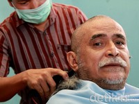 Aktor berusia 65 tahun itu memerankan tokoh antagonis bernama Durja.