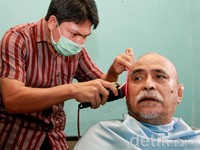 Buat saya tidak masalah digunduli, karena yang botak ini bukan saya. Ini adalah Durja, ujarnya.