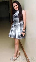 Gaya Feminin si Cantik Tiffany Orie