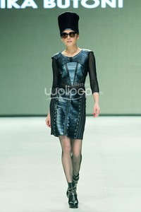 Ika Butoni by Mardiana Ika. BNI Presents Iniverse Bonding. Indonesia Fashion Week 2014 at Jakarta Convention Center. Senayan. Jakarta. [Foto: Mohammad Abduh/Wolipop]