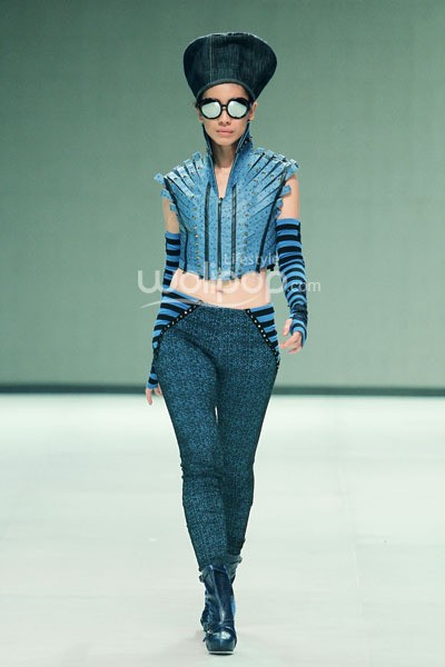 Ika Butoni by Mardiana Ika. BNI Presents Iniverse Bonding. Indonesia Fashion Week 2014 at Jakarta Convention Center. Senayan. Jakarta. [Foto: Mohammad Abduh/Wolipop]