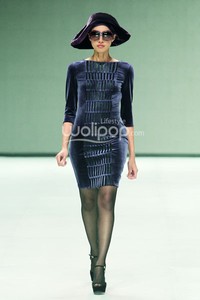 Ika Butoni by Mardiana Ika. BNI Presents Iniverse Bonding. Indonesia Fashion Week 2014 at Jakarta Convention Center. Senayan. Jakarta. [Foto: Mohammad Abduh/Wolipop]