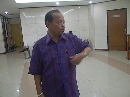 Datang ke Pengadilan Tipikor, Sutan Pilih No Comment