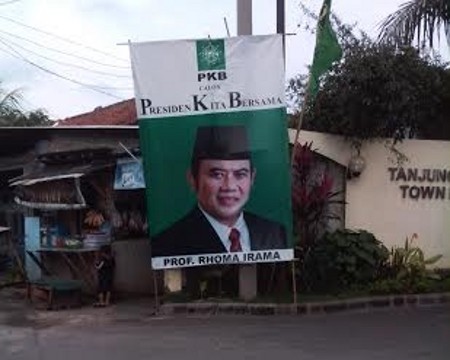 Wow! Ada Spanduk Profesor Rhoma Irama di Jaksel