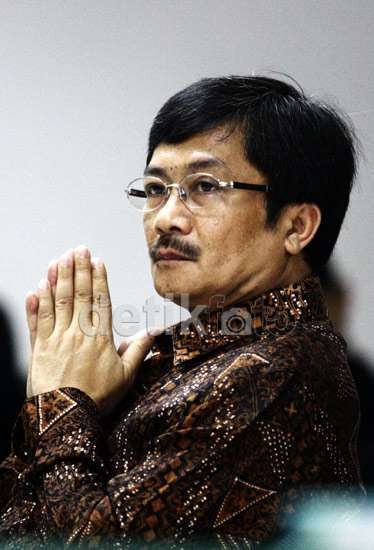 Sumpah Bantahan Tri dan Keyakinan 100% Rudi Soal Duit THR