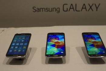 Galaxy S5 dibekali prosesor quad core Snapdragon 800 dengan clock speed 2,5 GHz serta RAM 2GB. (kredit foto: getty images)