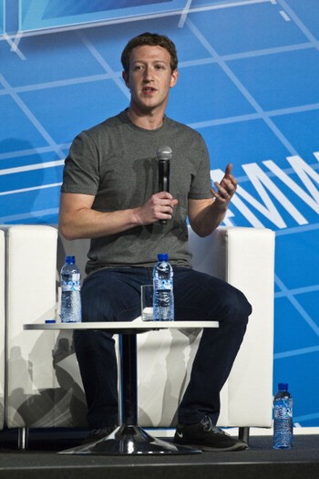 Pembelian Facebook terhadap WhatsApp menjadi topik pembicaraan hangat di dunia teknologi lantaran harganya yang fantastis. (kredit foto: Getty Images)