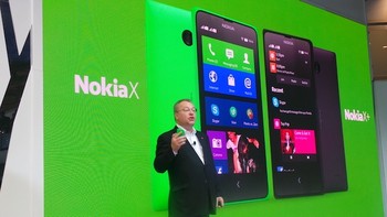 Secara spek, Nokia X+ tak jauh beda dengan Nokia X. Tapi di Nokia X+ ini juga disertakan micro SD berkapasitas 4 GB dalam paket penjualannya.
