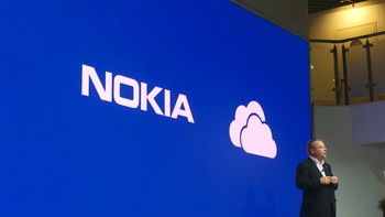 Maka diluncurkanlah dua seri Nokia Asha, 220 dan 230.