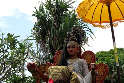 Putri Cantik dan Karnaval Seru Festival Bau Nyale