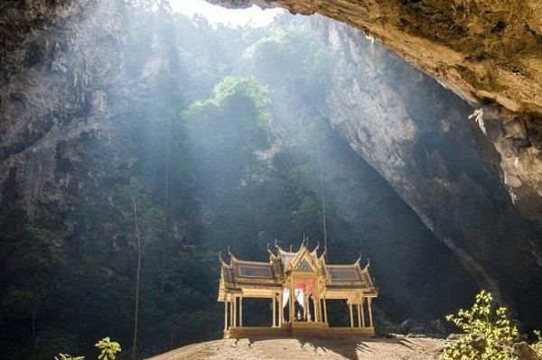 6 Kuil dalam Gua Paling Spektakuler di Asia