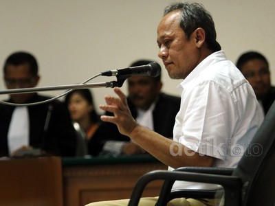 Deddy Kusdinar Bacakan Pledoi
