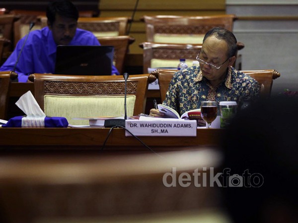 Seleksi Pembuatan Makalah Calon Hakim MK
