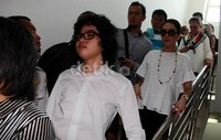 Bocah berusia 13 tahun itu datang dengan didampingi kedua orangtuanya.