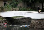Kolam Taman Langsat Dipenuhi Sampah