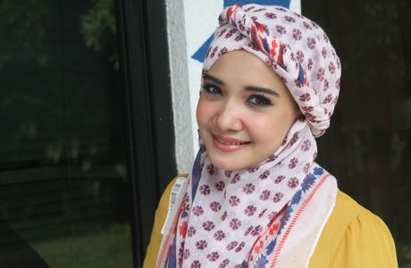Zaskia Cium Kaki Shireen Sungkar Agar Ketularan Hamil