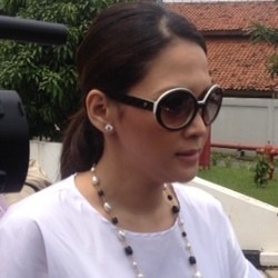 Dul dan Ahmad Dhani Kabur Usai Sidang, Maia Minta Doa