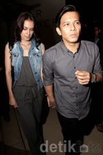 Ariel dan Sophia Mueller Mesra Gandengan Tangan