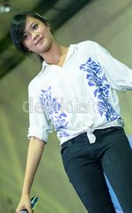 Gaya Girly JKT48 di Handshake Event