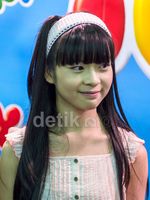 Gaya Girly JKT48 di Handshake Event