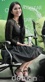 Sandra Dewi dan Rambut Indahnya