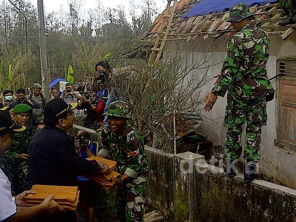 Soekarwo Tinjau Rehabilitasi Rumah Korban Kelud
