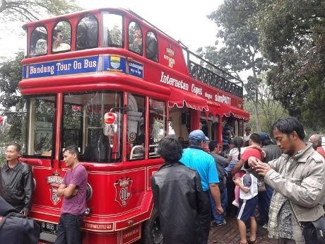 Serunya Uji Coba Bus Wisata Bandros Keliling Bandung