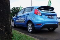 Terlepas dari perbedaan minor antara Fiesta standar dan Fiesta EcoBoost tampak jelas kesegaran yang ditampilkan sebuah Fiesta. Sportifitas sebuah desain berhasil diselubungi modernitas.     