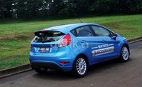 Untuk tampilan luar, Fiesta mampu maju ke depan untuk pamer keunggulan desain bila dibanding hatchback Jepang yang menguasai pasar.