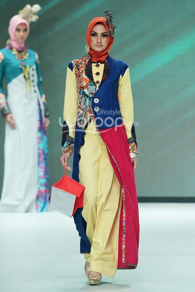 Tuneeca Dominatric. Fashion Parade Purity Transcendence. Indonesia Fashion Week 2014 at Jakarta Convention Center. Senayan. Jakarta. [Foto: Mohammad Abduh/Wolipop]