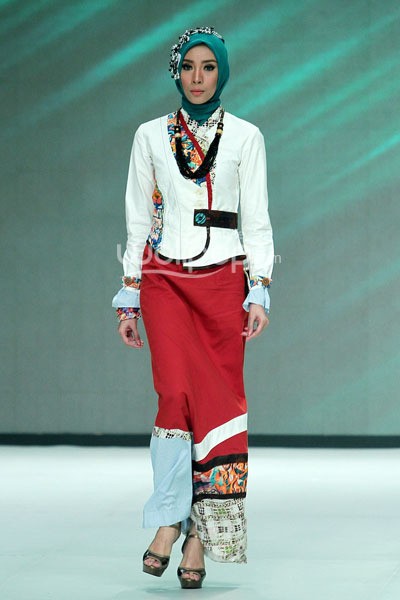 Tuneeca Dominatric. Fashion Parade Purity Transcendence. Indonesia Fashion Week 2014 at Jakarta Convention Center. Senayan. Jakarta. [Foto: Mohammad Abduh/Wolipop]