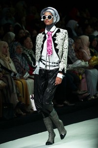 Anggia Handmade by Anggia Mawardi My Perfect Sunset. Indonesia Fashion Week 2014 at Jakarta Convention Center. Senayan. Jakarta. [Foto: Mohammad Abduh/Wolipop]