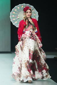 Anggia Handmade by Anggia Mawardi My Perfect Sunset. Indonesia Fashion Week 2014 at Jakarta Convention Center. Senayan. Jakarta. [Foto: Mohammad Abduh/Wolipop]