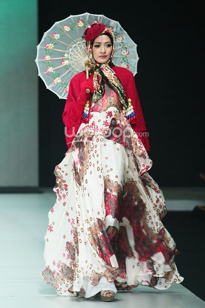 Anggia Handmade by Anggia Mawardi My Perfect Sunset. Indonesia Fashion Week 2014 at Jakarta Convention Center. Senayan. Jakarta. [Foto: Mohammad Abduh/Wolipop]