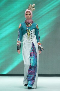 Tuneeca Dominatric. Fashion Parade Purity Transcendence. Indonesia Fashion Week 2014 at Jakarta Convention Center. Senayan. Jakarta. [Foto: Mohammad Abduh/Wolipop]