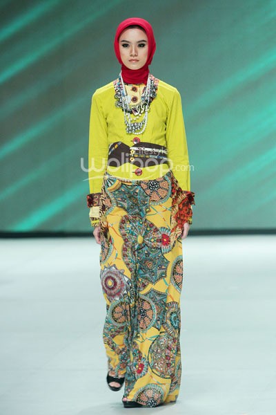 Tuneeca Dominatric. Fashion Parade Purity Transcendence. Indonesia Fashion Week 2014 at Jakarta Convention Center. Senayan. Jakarta. [Foto: Mohammad Abduh/Wolipop]